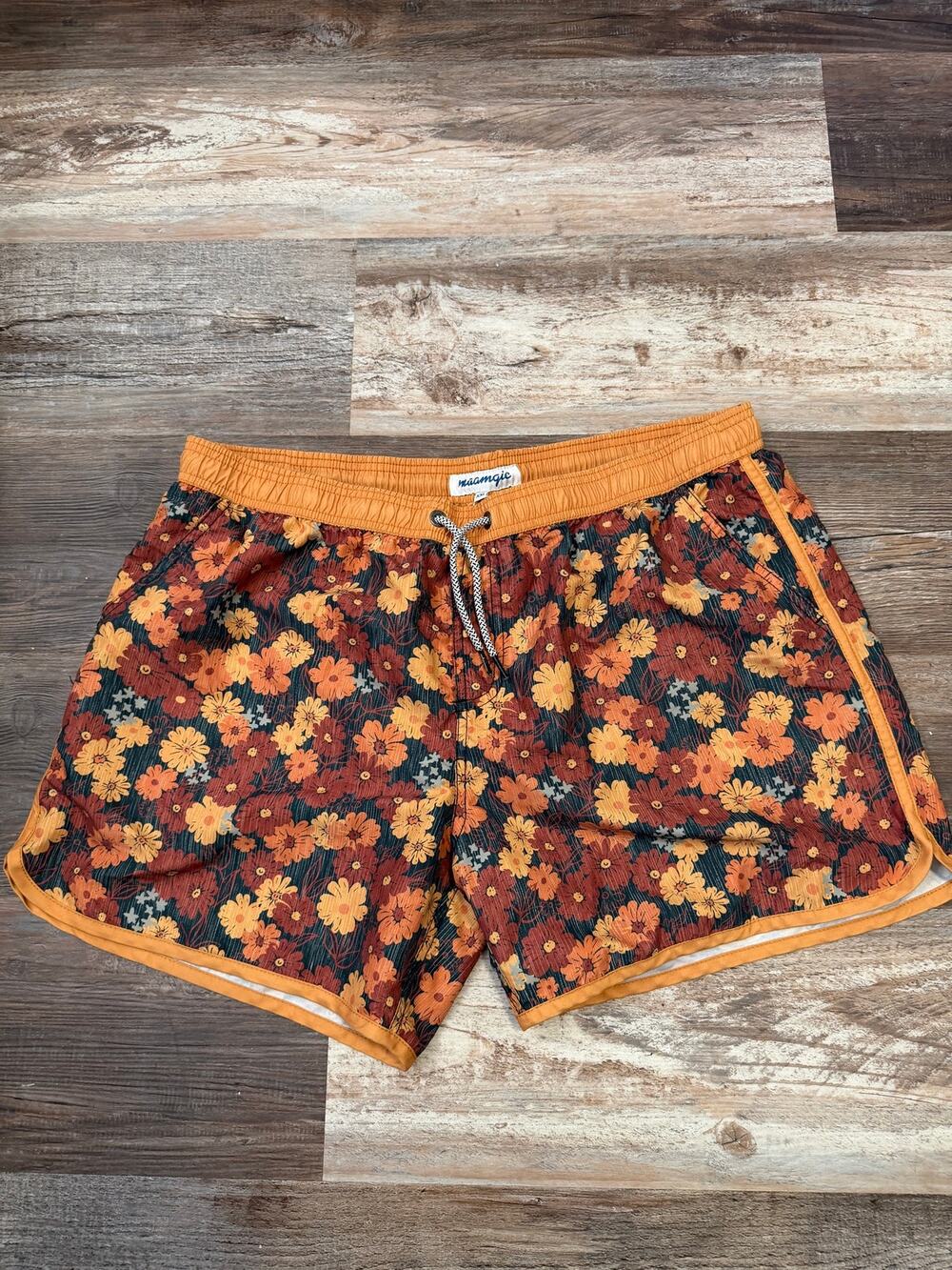Maamgic Flora Fever Daisy Print Swim Trunks Men’s SZ XXL EUC